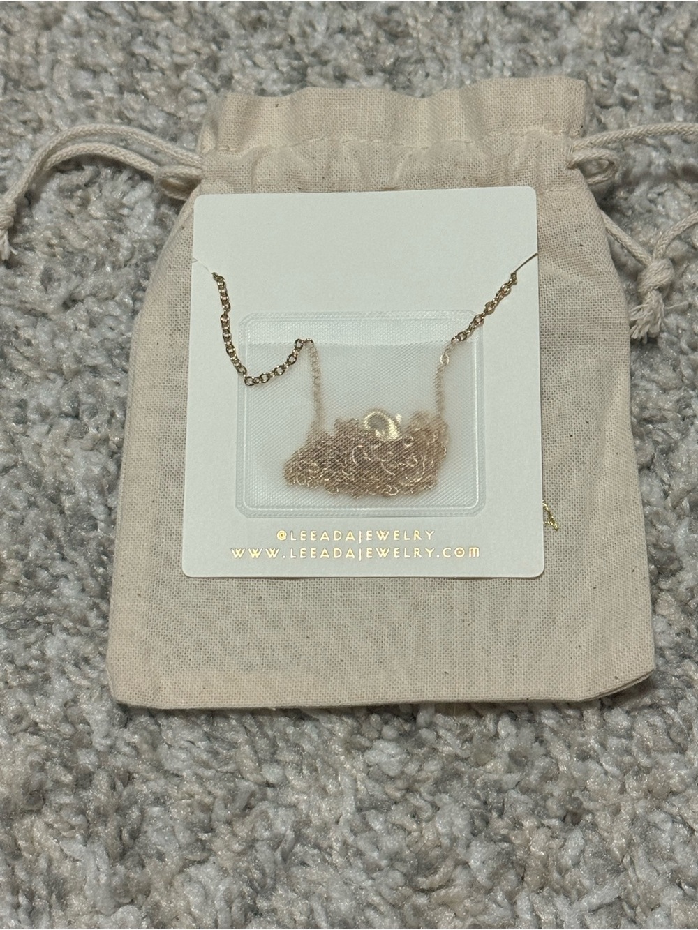 NWT Leeada Oval Gemstone Pendant Necklace in Garnet and Gold - Picture 9 of 10